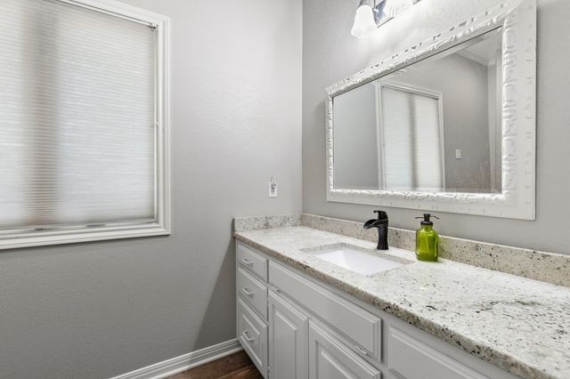 711 S Harrison Street, West, TX 76691