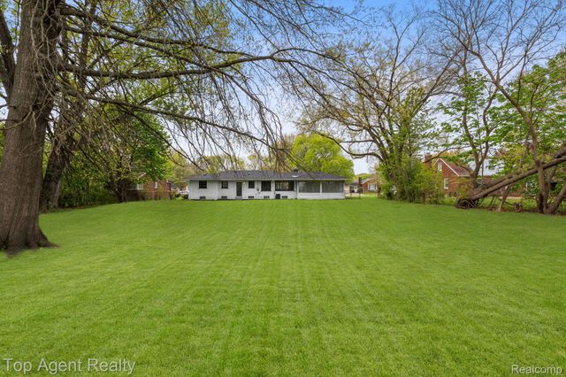 19771 Old Homestead Drive, Harper Woods, MI 48225