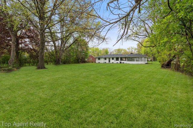 19771 Old Homestead Drive, Harper Woods, MI 48225