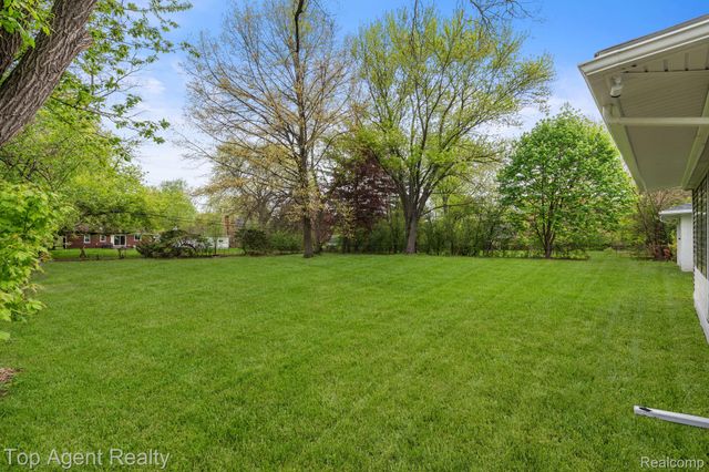 19771 Old Homestead Drive, Harper Woods, MI 48225