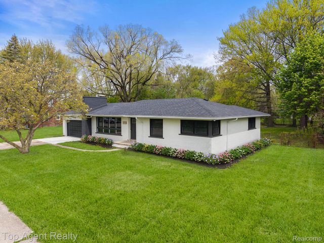 19771 Old Homestead Drive, Harper Woods, MI 48225