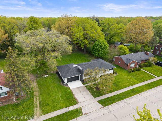 19771 Old Homestead Drive, Harper Woods, MI 48225