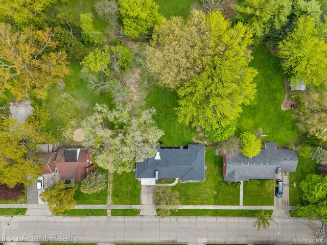 19771 Old Homestead Drive, Harper Woods, MI 48225