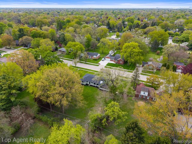 19771 Old Homestead Drive, Harper Woods, MI 48225