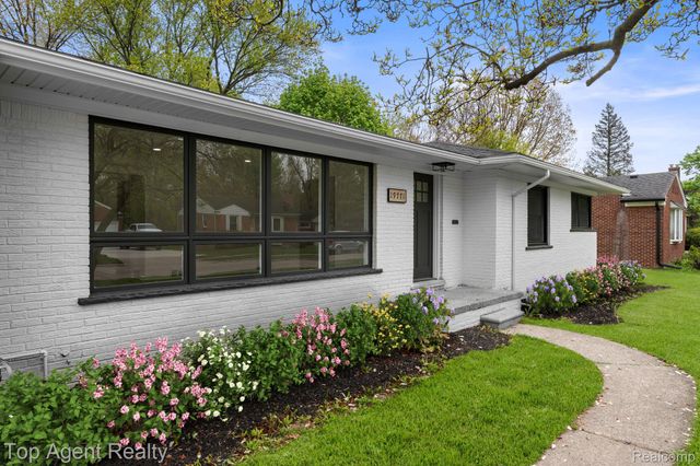 19771 Old Homestead Drive, Harper Woods, MI 48225