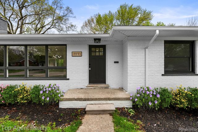 19771 Old Homestead Drive, Harper Woods, MI 48225