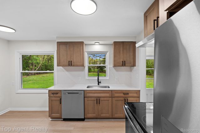 19771 Old Homestead Drive, Harper Woods, MI 48225