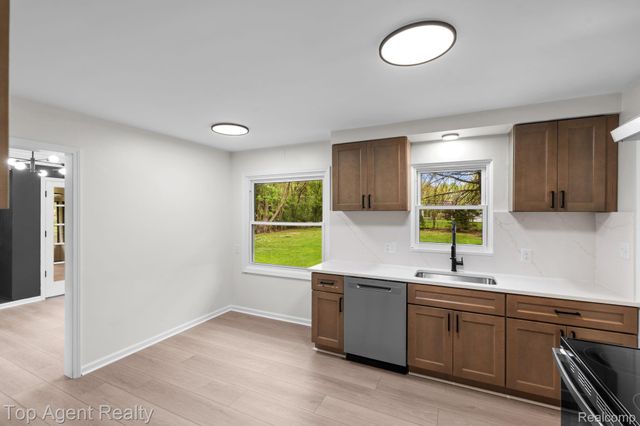 19771 Old Homestead Drive, Harper Woods, MI 48225