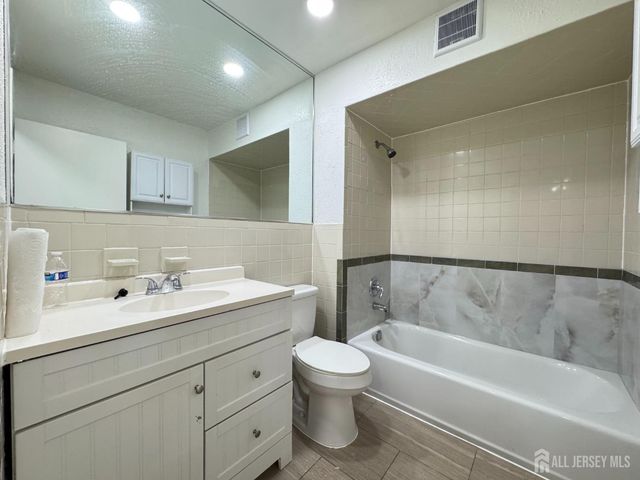 1032 Cricket Lane, Woodbridge Proper, NJ 08095