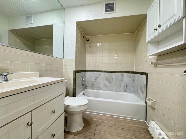1032 Cricket Lane, Woodbridge Proper, NJ 08095