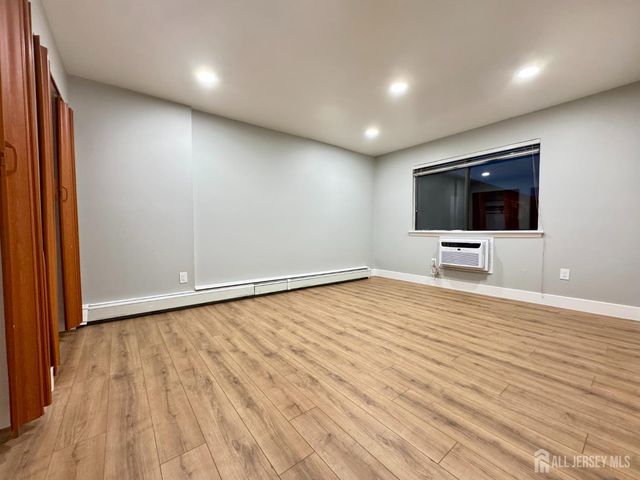 1032 Cricket Lane, Woodbridge Proper, NJ 08095