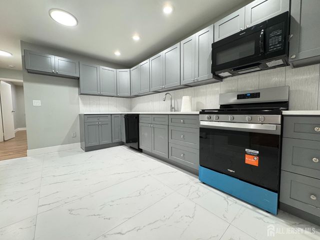 1032 Cricket Lane, Woodbridge Proper, NJ 08095