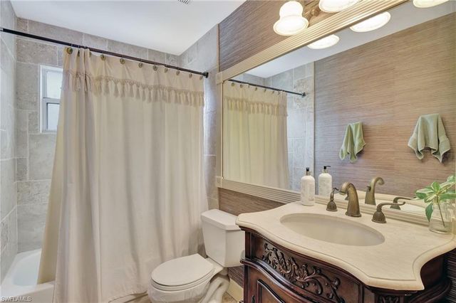 2103 Tama CIR 202, Naples, FL 34112