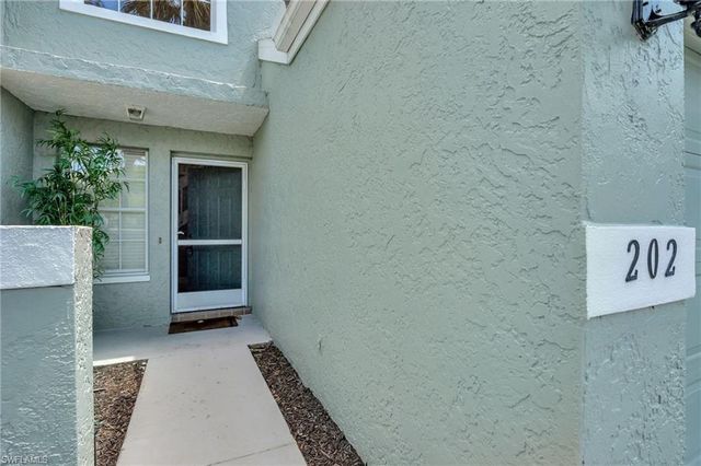 2103 Tama CIR 202, Naples, FL 34112