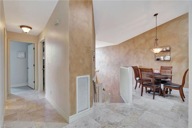 2103 Tama CIR 202, Naples, FL 34112