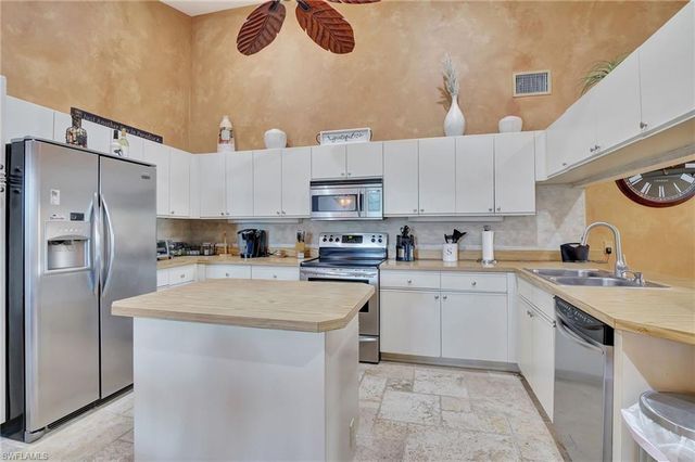 2103 Tama CIR 202, Naples, FL 34112