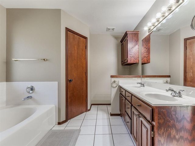 932 NW 171st Place, Edmond, OK 73012