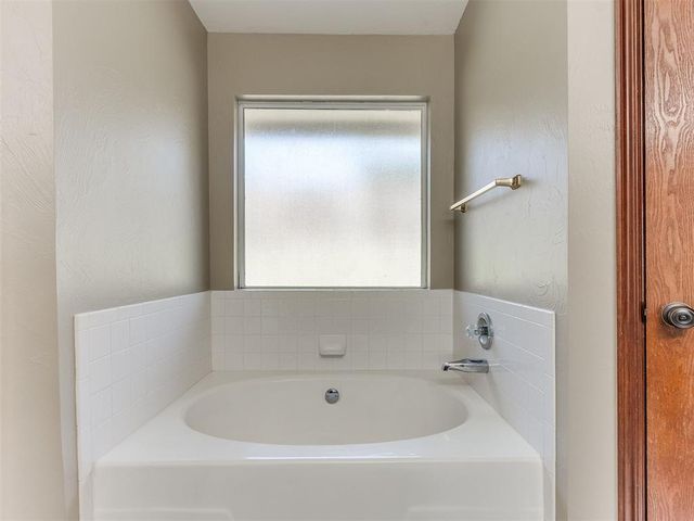 932 NW 171st Place, Edmond, OK 73012