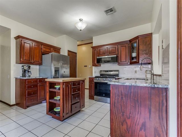 932 NW 171st Place, Edmond, OK 73012