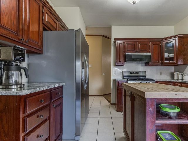 932 NW 171st Place, Edmond, OK 73012