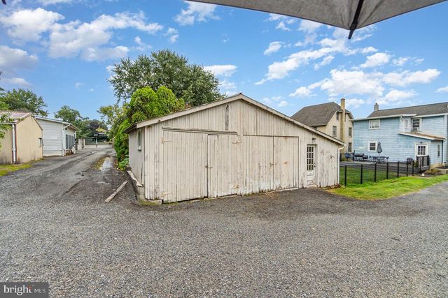 28 S CHURCH ST, Quarryville, PA 17566