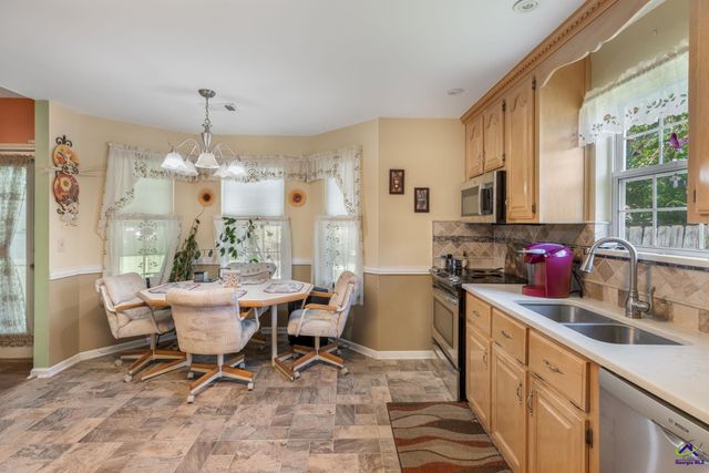 207 Castle Pines Drive, Bonaire, GA 31047