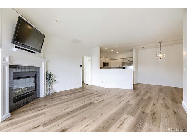 7498 S Alkire St 201, Littleton, CO 80127