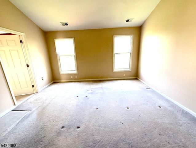 5 Magnolia Ln, Cedar Grove Twp., NJ 07009