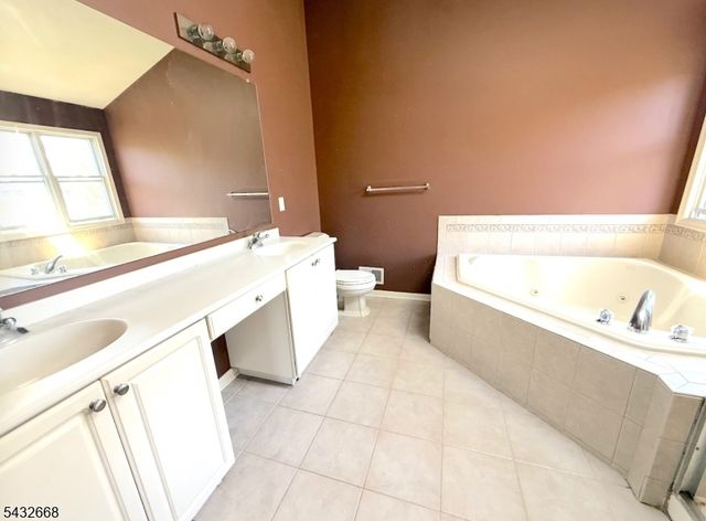 5 Magnolia Ln, Cedar Grove Twp., NJ 07009