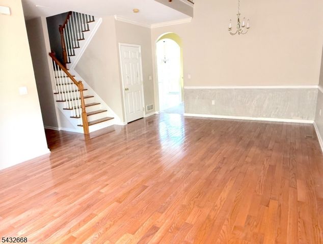 5 Magnolia Ln, Cedar Grove Twp., NJ 07009