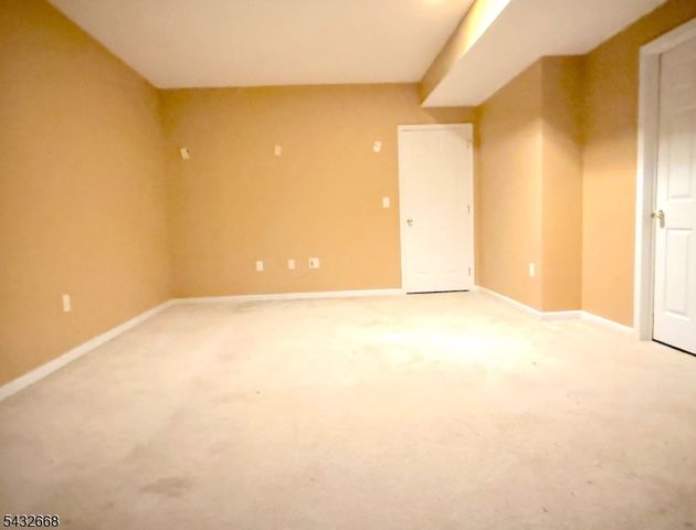 5 Magnolia Ln, Cedar Grove Twp., NJ 07009