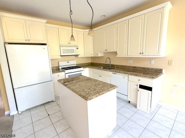 5 Magnolia Ln, Cedar Grove Twp., NJ 07009