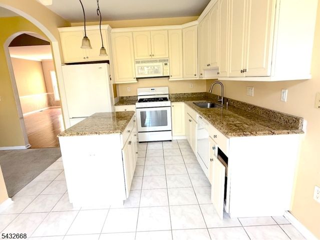 5 Magnolia Ln, Cedar Grove Twp., NJ 07009