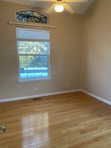 1626 S Luther Avenue, Oakbrook Terrace, IL 60181