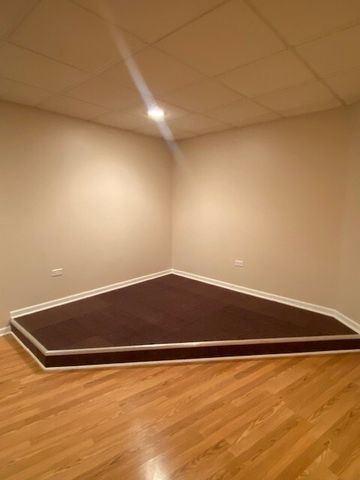 1626 S Luther Avenue, Oakbrook Terrace, IL 60181