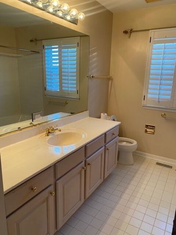 1626 S Luther Avenue, Oakbrook Terrace, IL 60181