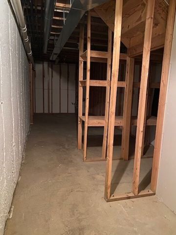 1626 S Luther Avenue, Oakbrook Terrace, IL 60181