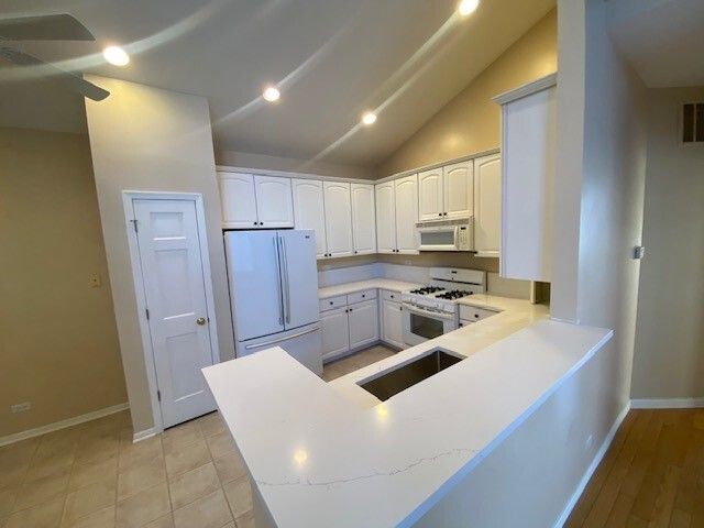 1626 S Luther Avenue, Oakbrook Terrace, IL 60181