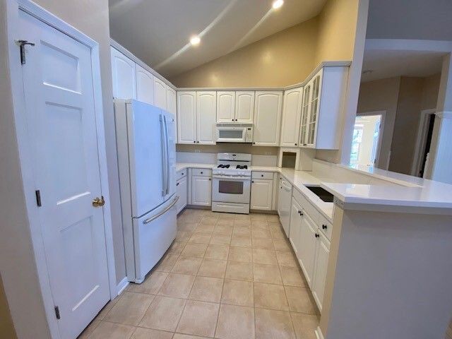 1626 S Luther Avenue, Oakbrook Terrace, IL 60181