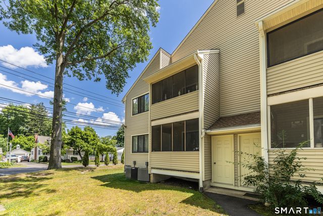 10 Lance Circle 10, Bridgeport, CT 06606