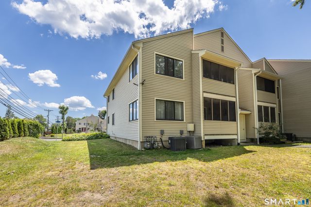 10 Lance Circle 10, Bridgeport, CT 06606