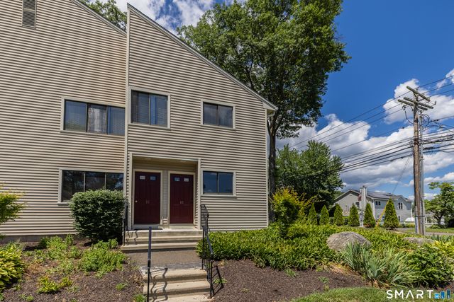 10 Lance Circle 10, Bridgeport, CT 06606