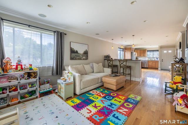 10 Lance Circle 10, Bridgeport, CT 06606