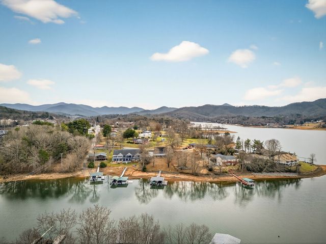 209B N Berrong Street, Hiawassee, GA 30546