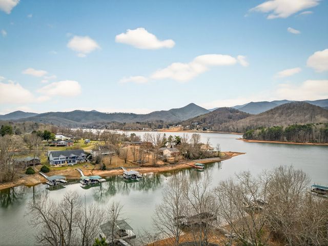 209B N Berrong Street, Hiawassee, GA 30546