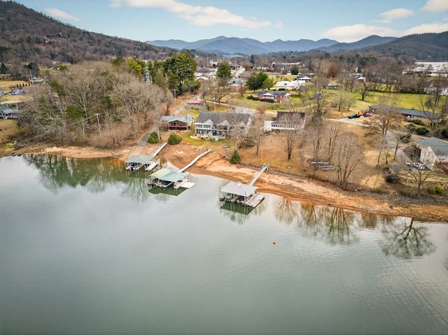 209B N Berrong Street, Hiawassee, GA 30546