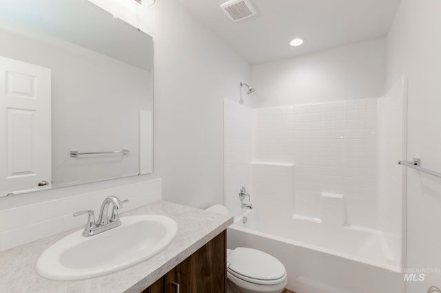 315 N Madrone Ave, Kuna, ID 83634