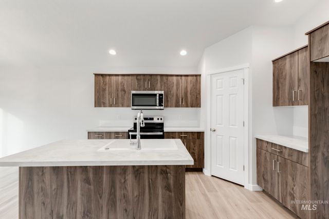 315 N Madrone Ave, Kuna, ID 83634