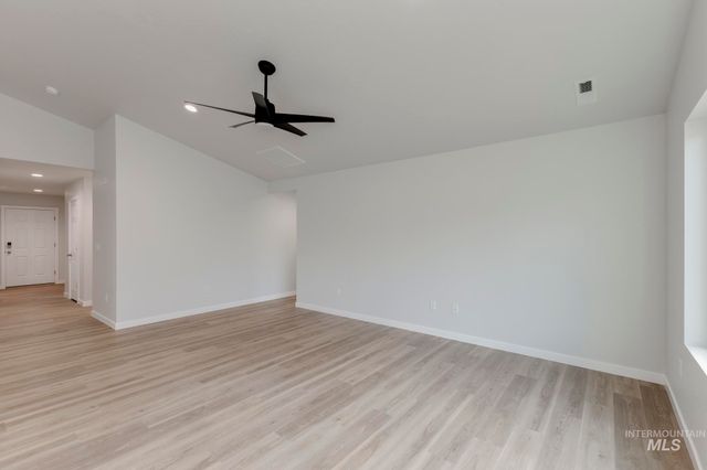 315 N Madrone Ave, Kuna, ID 83634