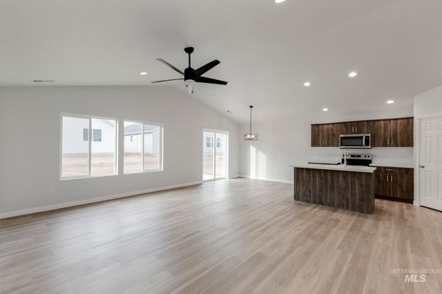 315 N Madrone Ave, Kuna, ID 83634